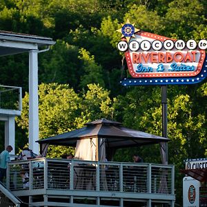 Riverboat Inn & Suites